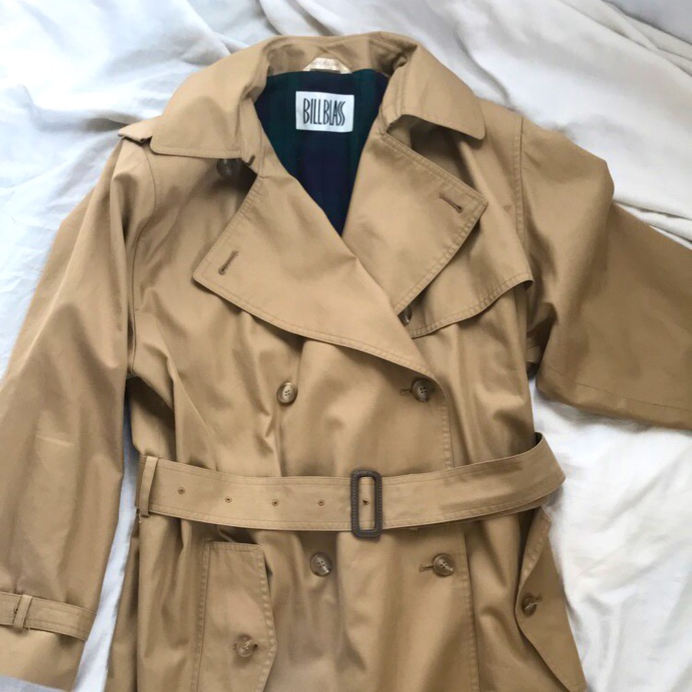 Vintage women’s BILL BLASS trench coat